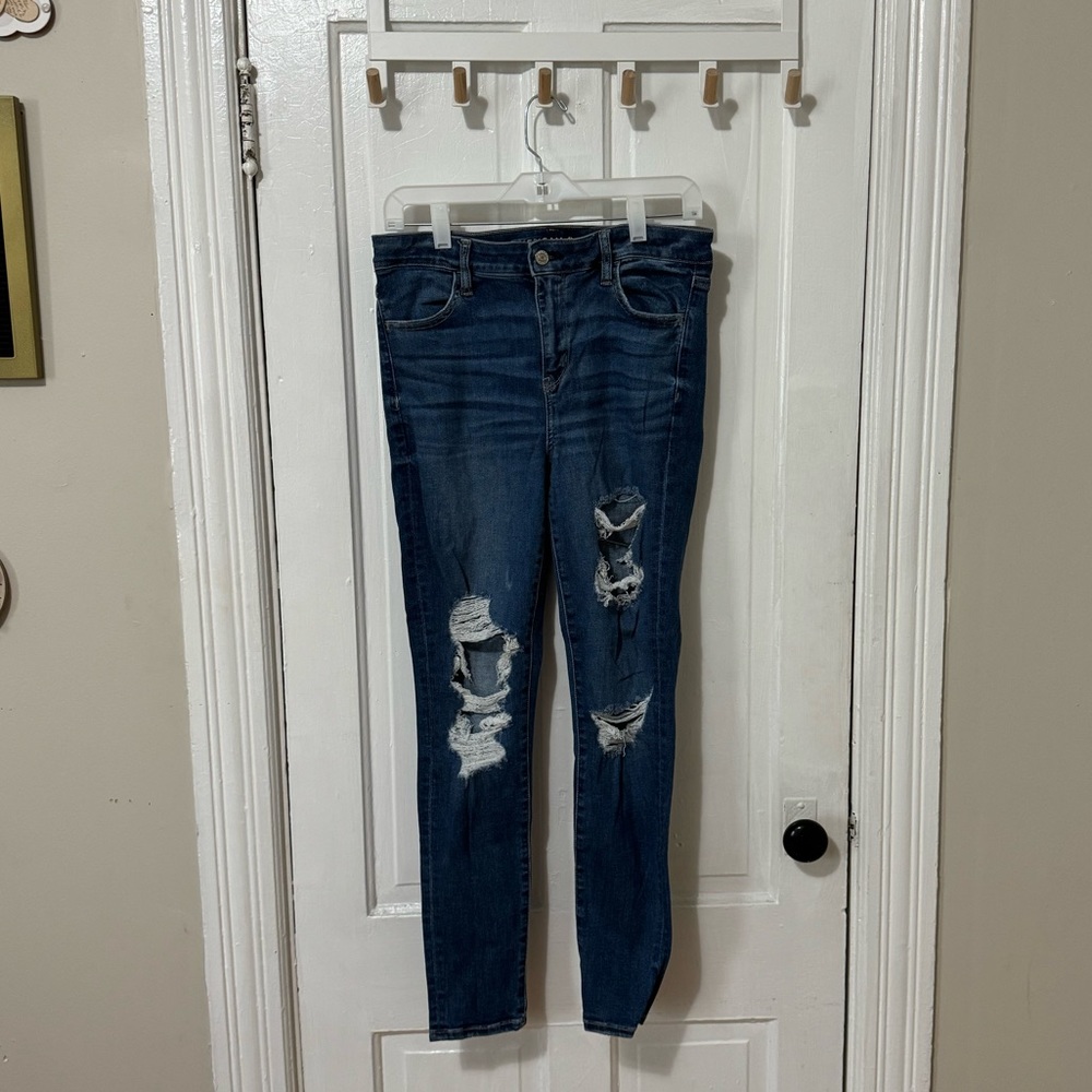 AE Highrise Distressed Jeans